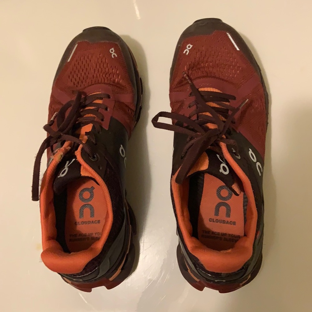 On cloud cloudace shoe size 7 crimson and lava